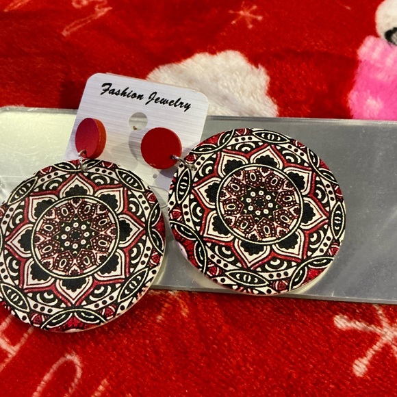 Earrings - Picture 2 of 5